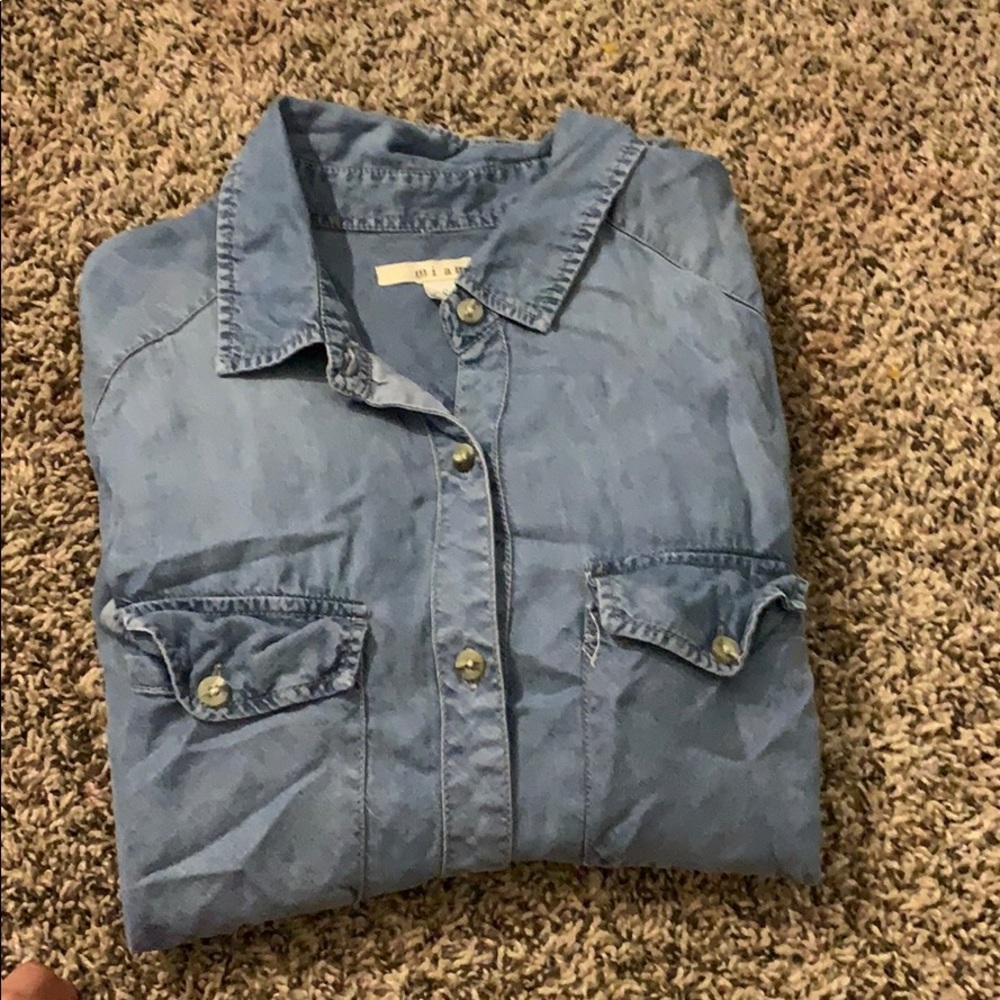 Blue Button Down 🤠